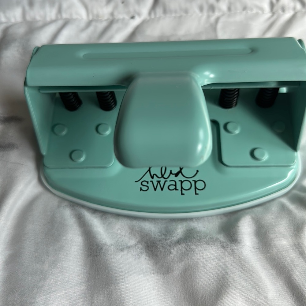 Heidi Swapp 4 hole punch